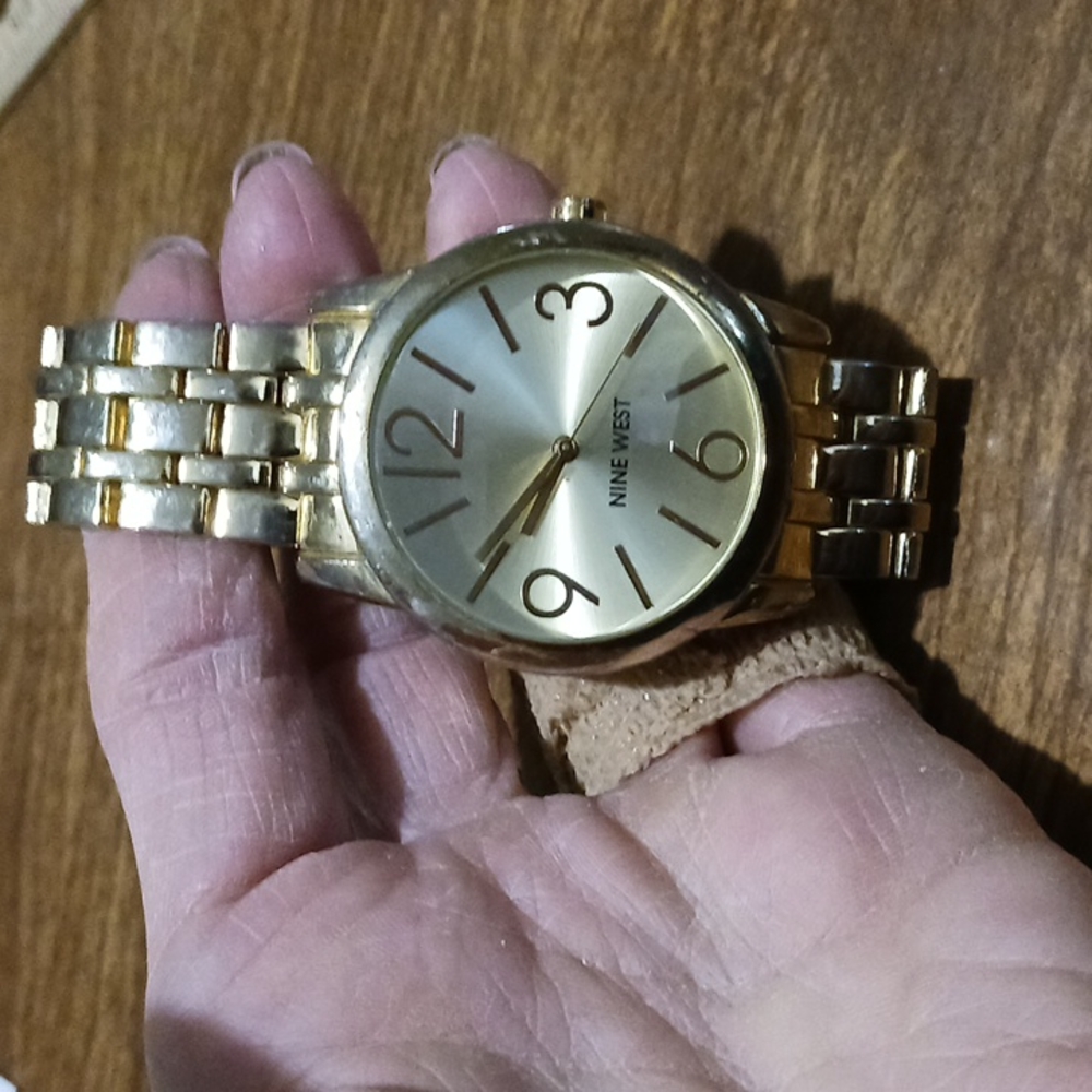 Mans 9 West Wristwatch Goldtone
